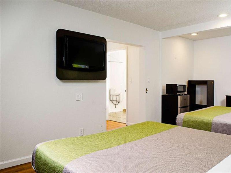 Motel 6-Modesto, Ca - Downtown Экстерьер фото