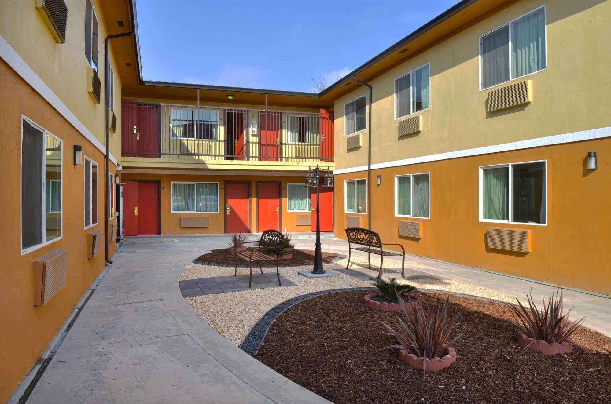 Motel 6-Modesto, Ca - Downtown Экстерьер фото